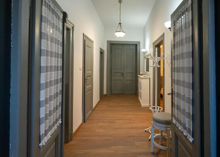 Апартаменти Kinsley 1 *